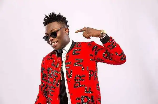 " If Another Mumu See This One Now, Una Go Start Drama ": Reekado Banks Comes For Fan